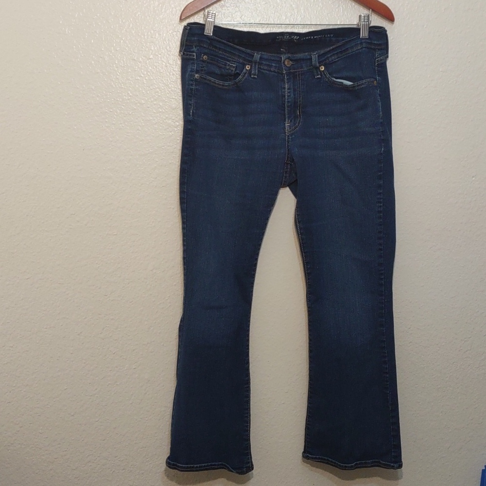 LIGHTLY USED SIGNATURE LEVI STRAUSS AND CO CURVY BOOT CUT 16 S/C